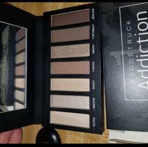 New Younique moodstruck eyeshadow palette